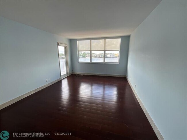 Building Photo - 511 Bayshore Dr