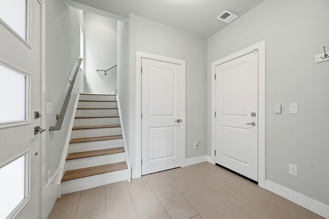 Building Photo - $3,440.95 with $300 off the first month's rent, 2 Beds - 4 Bath, Townhouse in Denver with Cozy Fi...