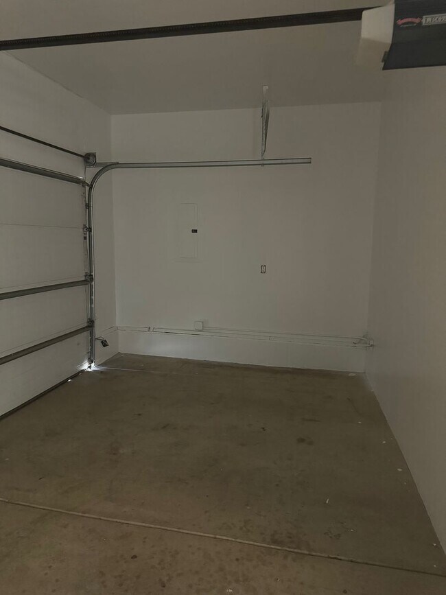 Building Photo - Beautiful 3 Bedroom In Eugene MOVE IN SPECIAL $300 off 1st month rent