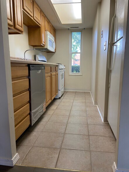 Building Photo - 96 Lancelot Ln