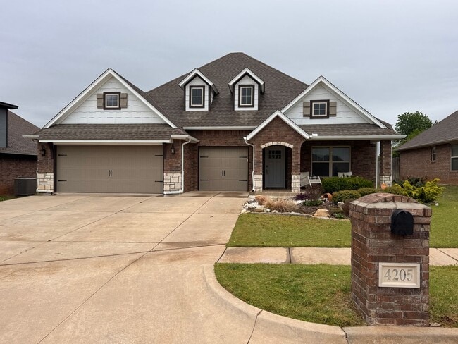 Building Photo - WOW! This home has it all, 3 full bathrooms, 5 true bedrooms AND a bonus room. great outdoor spac...