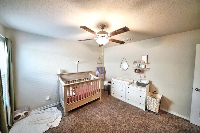 Building Photo - Stunning Home with 3-Car Garage in New Bra...