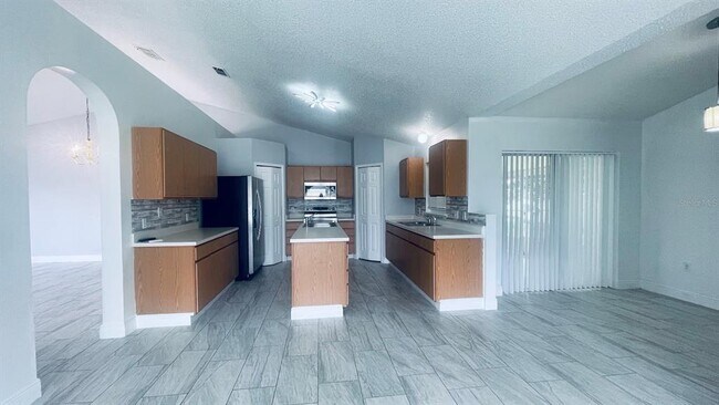 Building Photo - 729 Del Rio Way