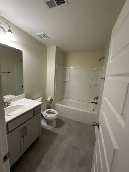 Building Photo - 131 Spadeleaf Blvd