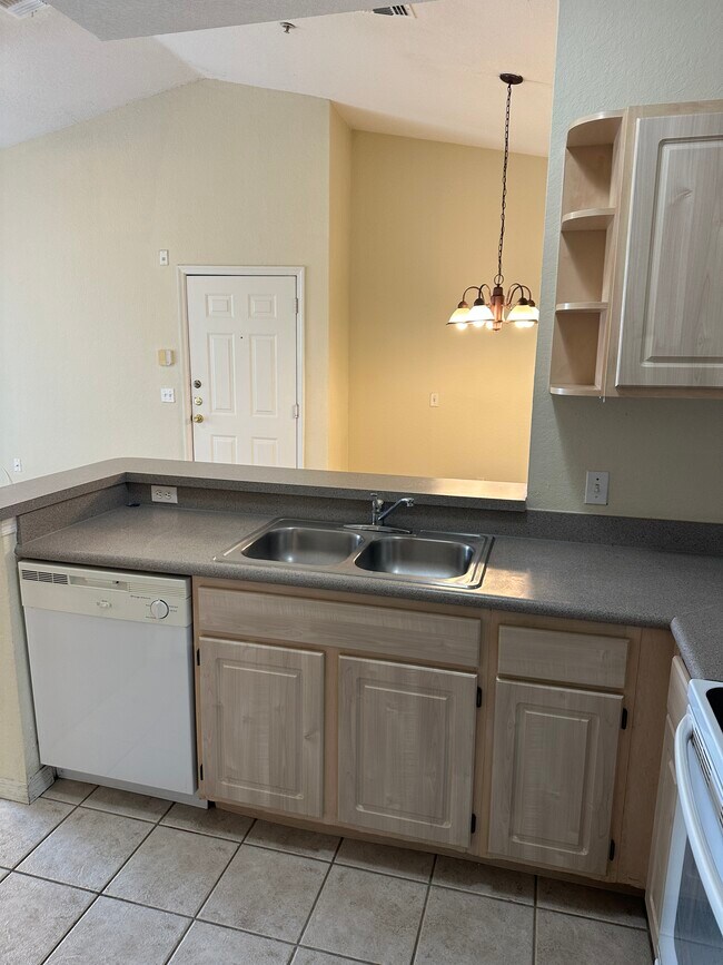 Building Photo - 5703 Legacy Crescent Pl