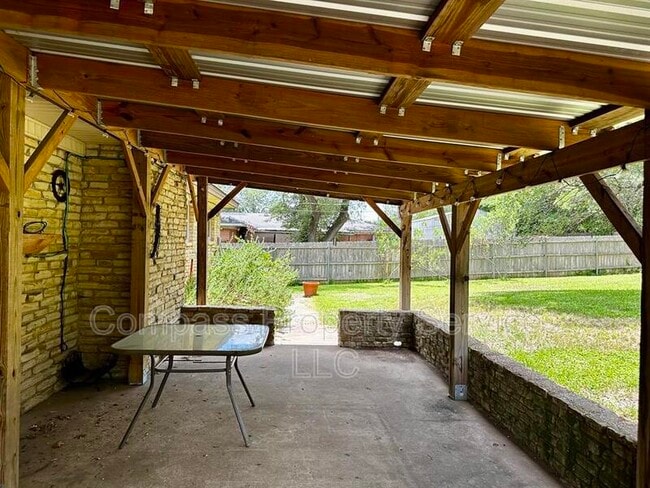 Building Photo - 8919 Whippoorwill Dr
