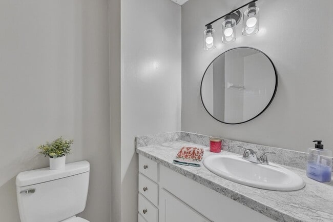 Building Photo - 2430 Condor Ct