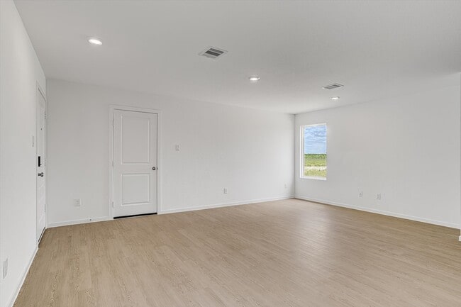 Building Photo - 390 LUCIA Way