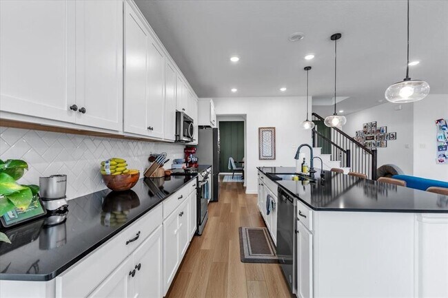 Building Photo - 17608 Penfolds Dr