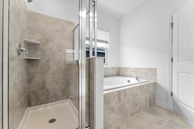 Building Photo - Modern Open-Concept Home with Designer Finishes and Community Amenities.