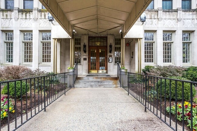 Building Photo - Spacious Studio Across from Meridian Hill ...