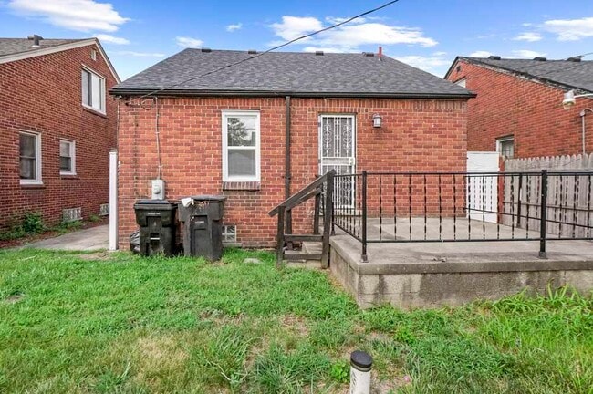 Building Photo - 18278 Manor