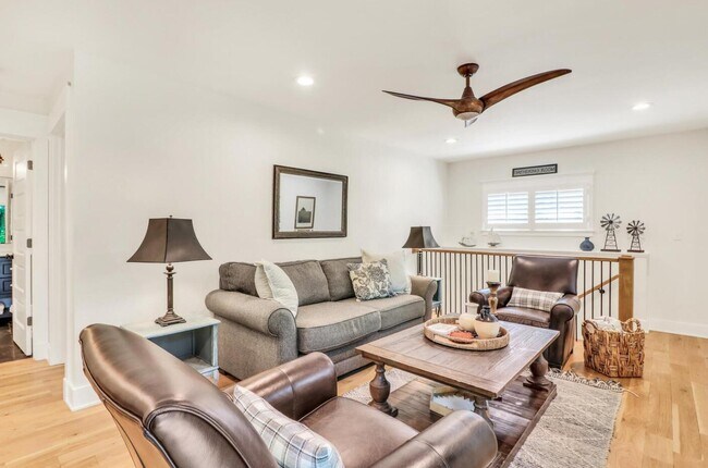 Building Photo - 543 Oakwood Trl