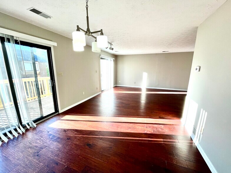 Building Photo - 3660 Walden Dr