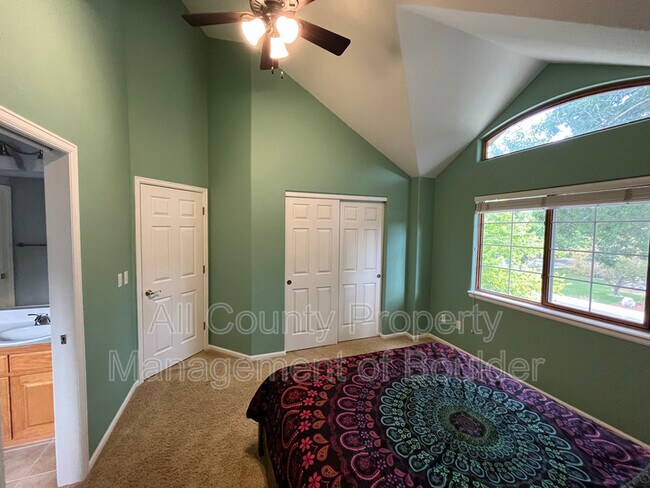Building Photo - 1445 S Larkspur Ct