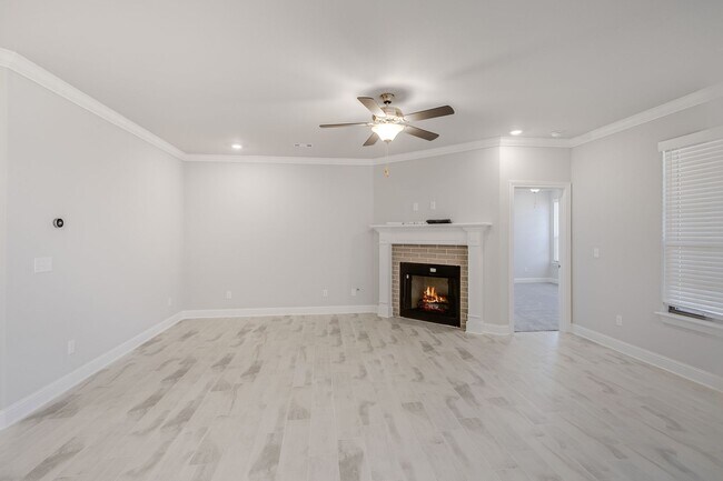 Building Photo - 500 Piper Ln