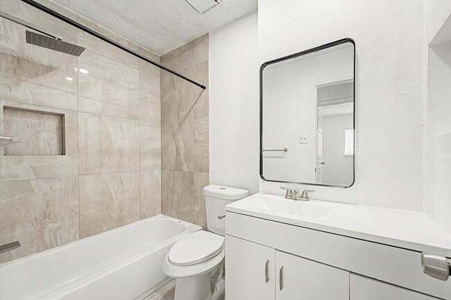 Building Photo - 8334 Country View Dr