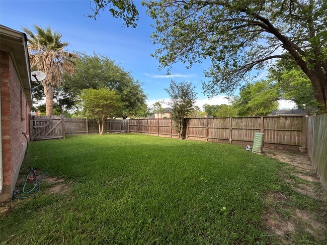 Building Photo - 15803 Mission Estates Ct