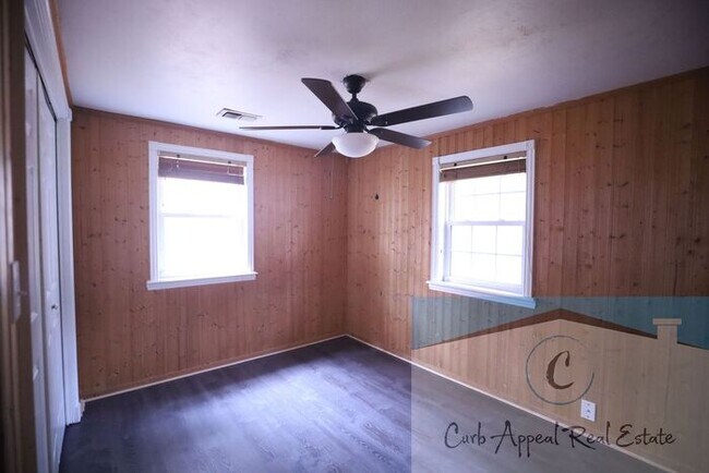 Building Photo - Recently renovated 3 bed, 1 bath house - includes workshop (electricity & bath), storage shed & f...
