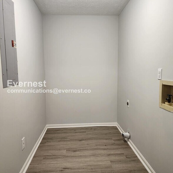 Building Photo - 680 Honey Creek Rd SE