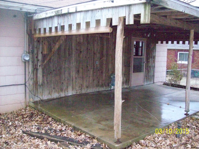 Building Photo - FARMINGTON - Historic downtown location / ...