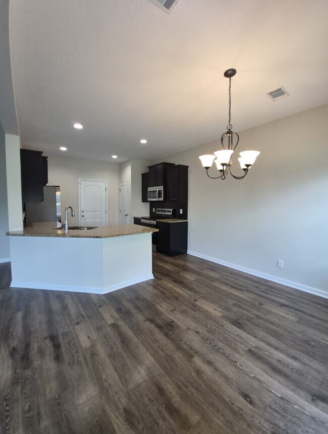 Building Photo - 33 Trask Cir