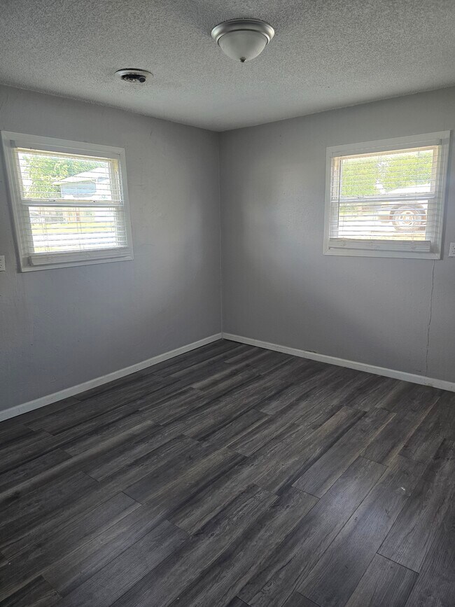 Building Photo - 314 Stratford Dr