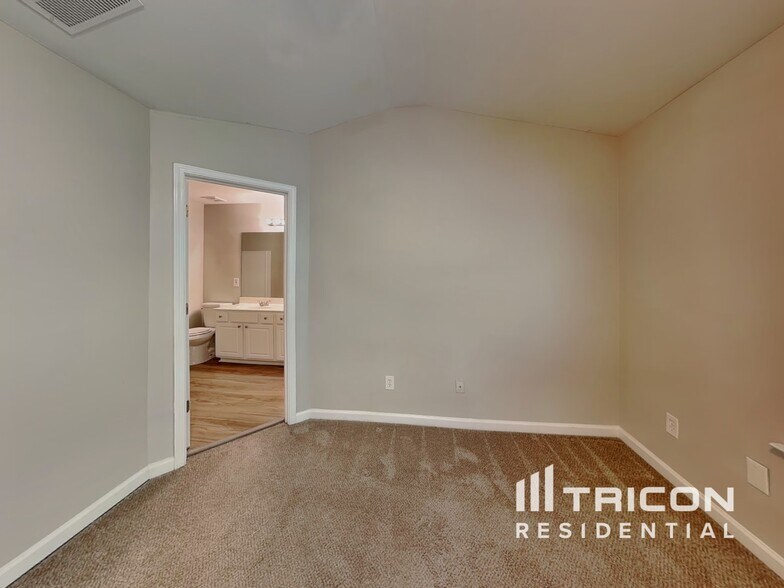 Building Photo - 728 Celeste Ln