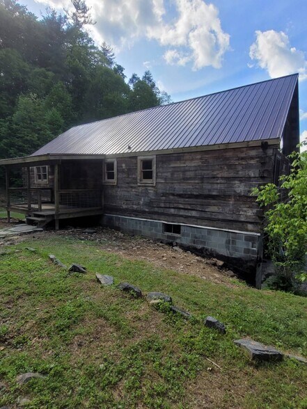 Building Photo - 150 Joe English Rd