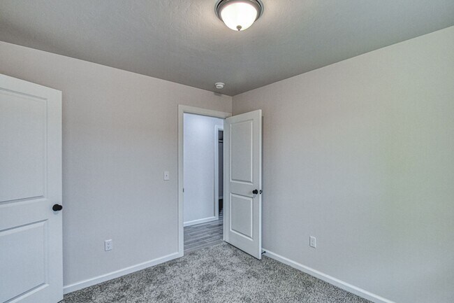 Building Photo - 932 Varenna Ct