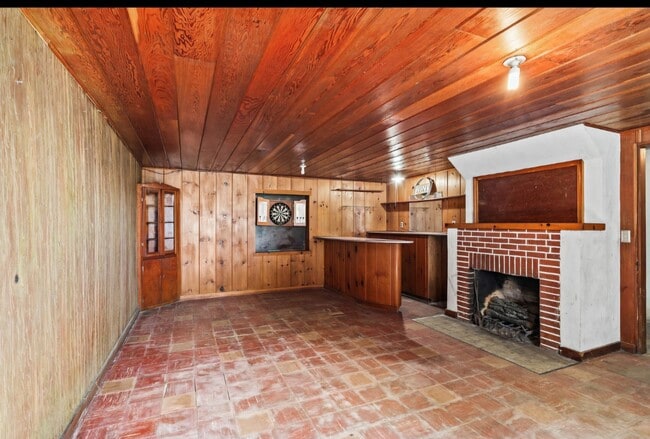 Building Photo - 1548 NW Eden St