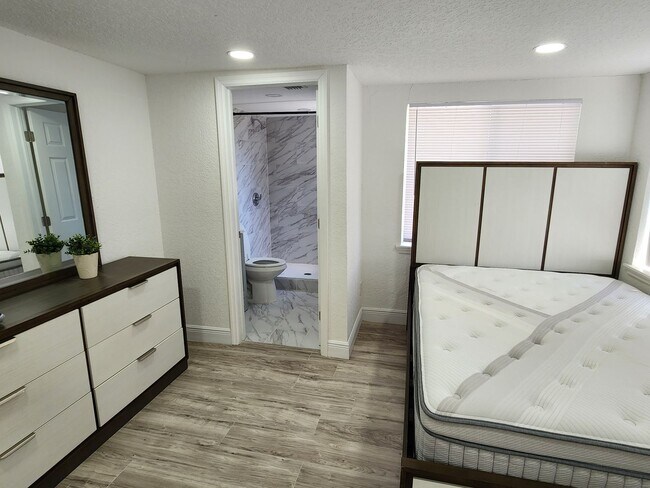 Building Photo - Fully updated 3-bedroom, 2-bath home