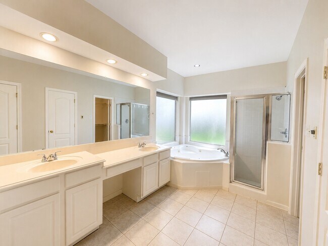Building Photo - 223 Wild Oak Run