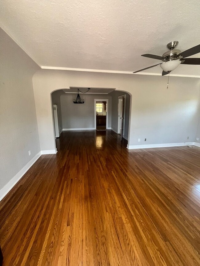 Building Photo - Well-Maintained San Diego Home with Classi...