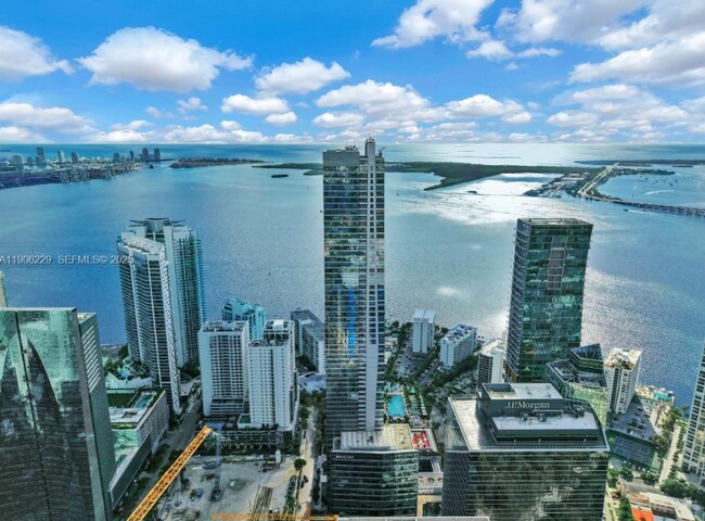 Building Photo - 1435 Brickell Ave