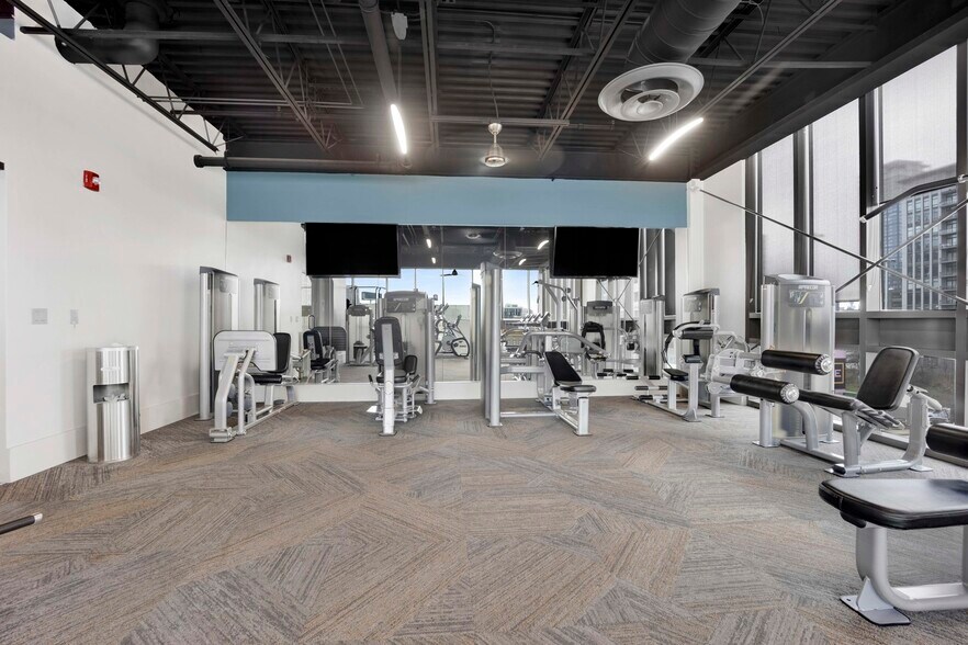 Building Photo - 660 W Wayman St