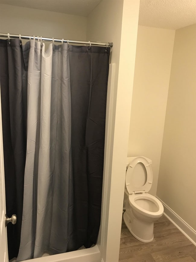 Building Photo - 602 S Powell Ave