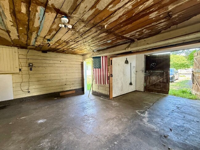 Building Photo - 2512 N 2nd St