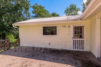 Building Photo - 4 Rainbow Dr