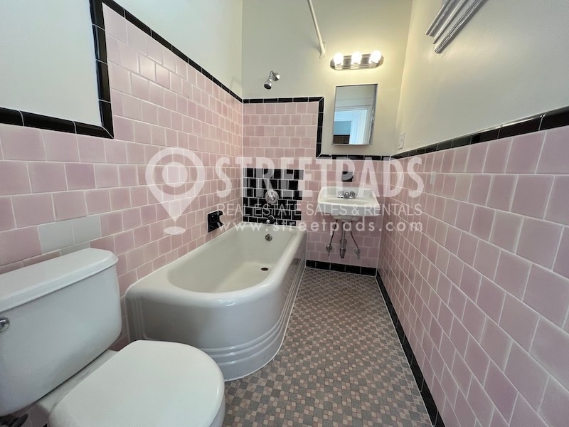 Building Photo - 2 Ware St