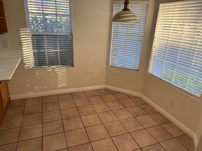 Building Photo - 8800 Crescent Ridge Ln