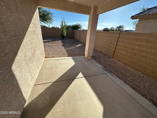 Building Photo - 1115 E Elm Rd