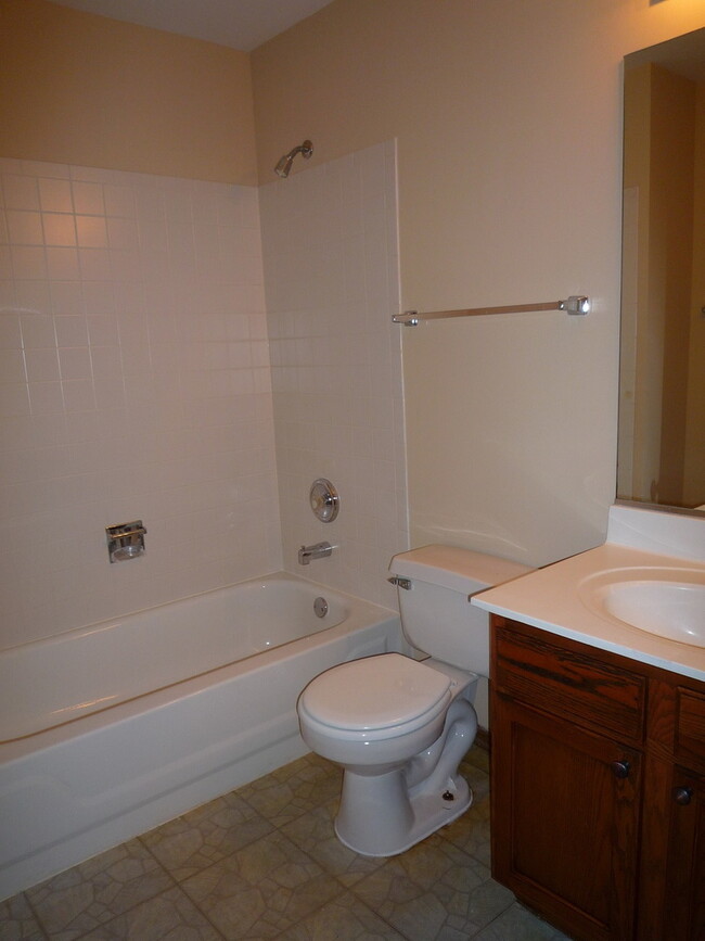 Building Photo - 14039 S Oakdale Cir