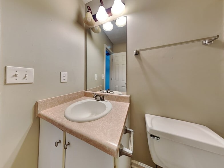 Building Photo - 3873 Riverview Chase Bluff