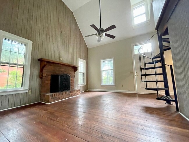 Building Photo - 107 Herbert St