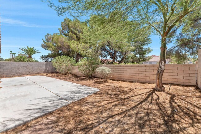 Building Photo - Vaulted Ceilings, Cozy Fireplace & Desirable Single-Story Living Near The Lakes!