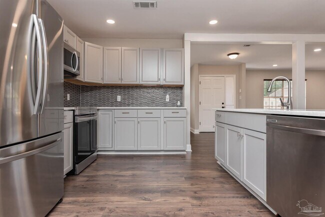 Building Photo - 8238 Li Fair Dr