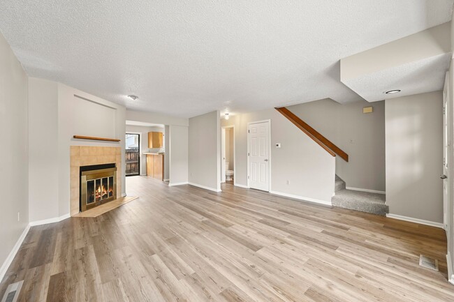 Building Photo - 3 Bedroom Townhouse Close To Ft. Carson