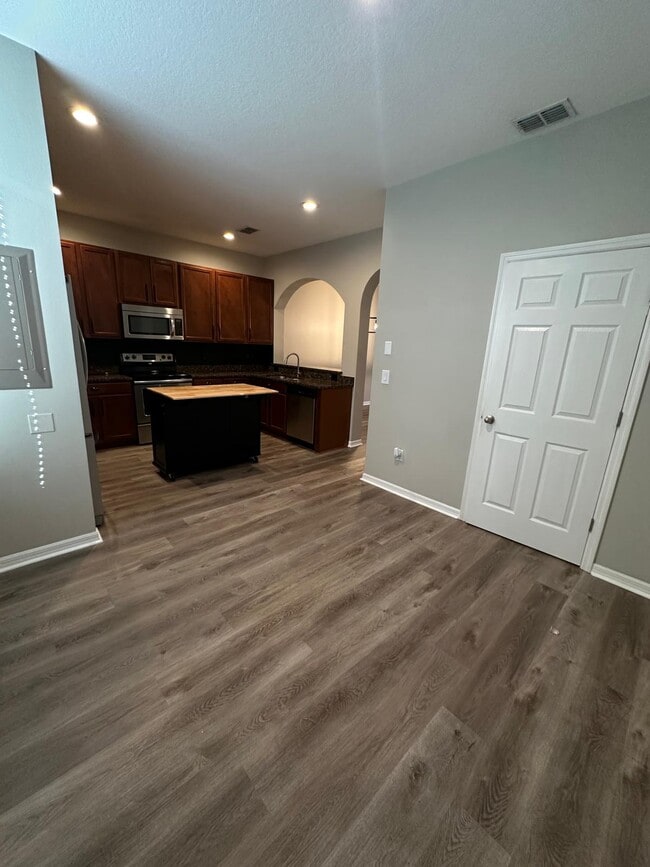 Building Photo - 14170 Oakham St