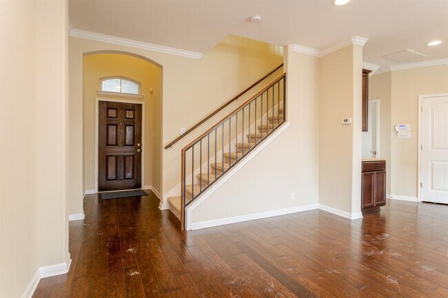 Building Photo - 13400 Briarwick Dr